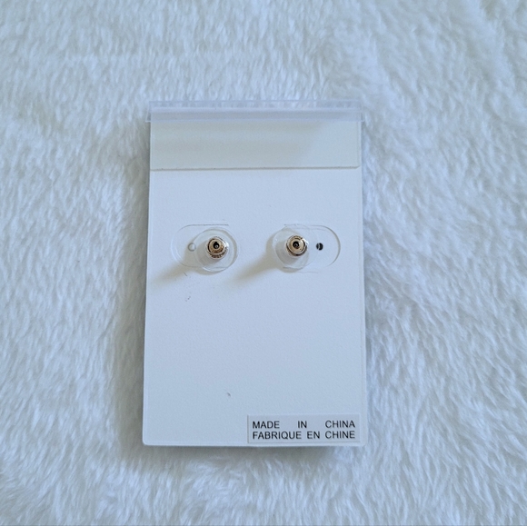 Atterri🛬 Texured Gold💛 Plated Earrings - Picture 9 of 14